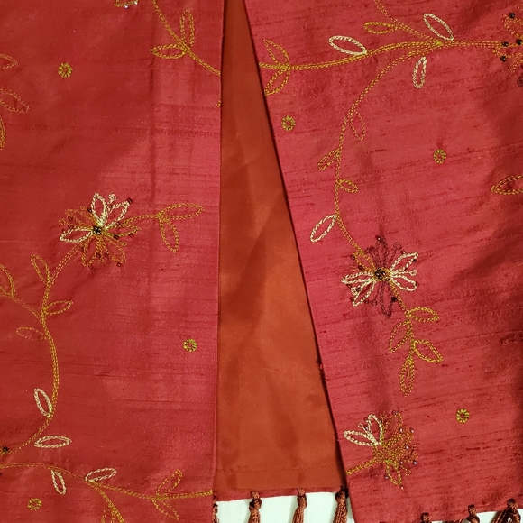 🔥SALE🔥Kelly & Diane Red Silk Embroidered Floral Skirt 4P - Picture 7 of 9